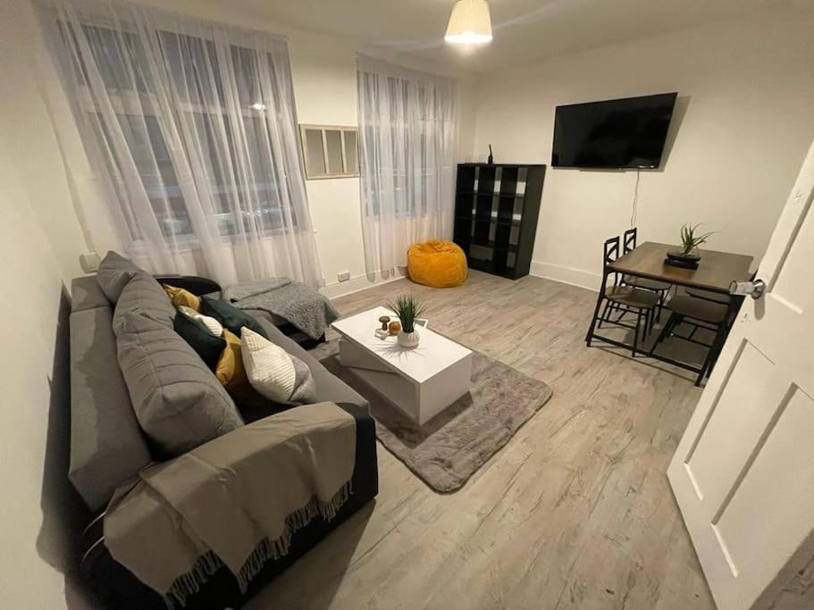 Spacious 2 Bedroom On Tower Bridge Londyn Zewnętrze zdjęcie