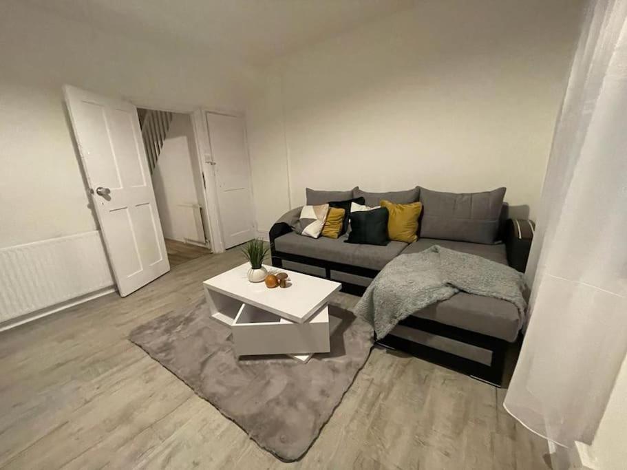 Spacious 2 Bedroom On Tower Bridge Londyn Zewnętrze zdjęcie