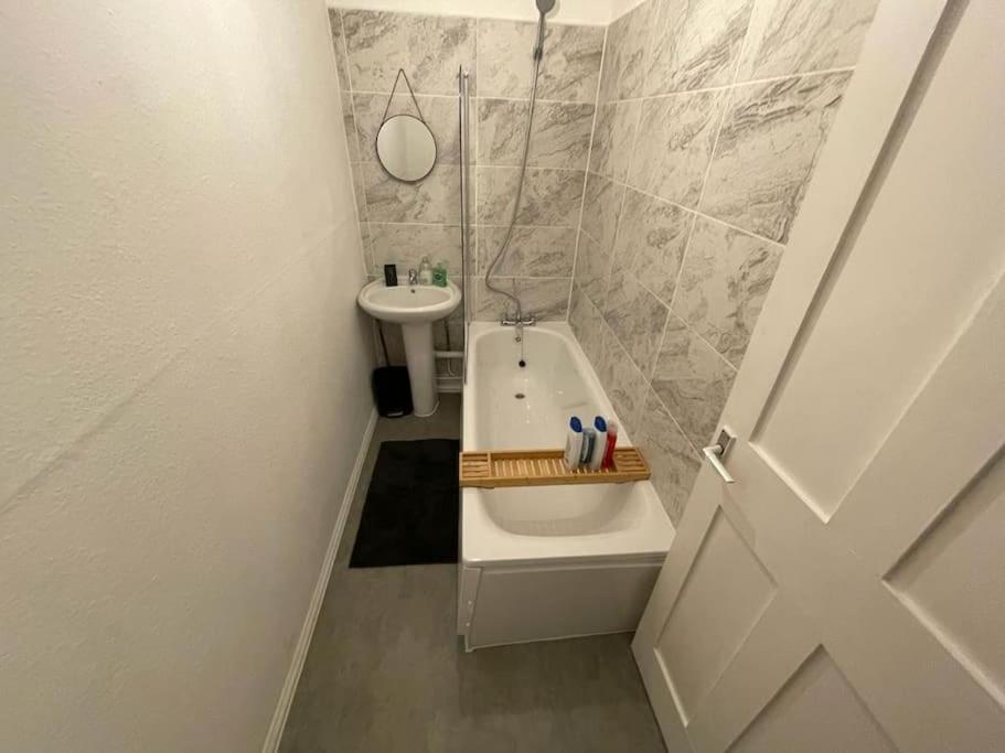 Spacious 2 Bedroom On Tower Bridge Londyn Zewnętrze zdjęcie