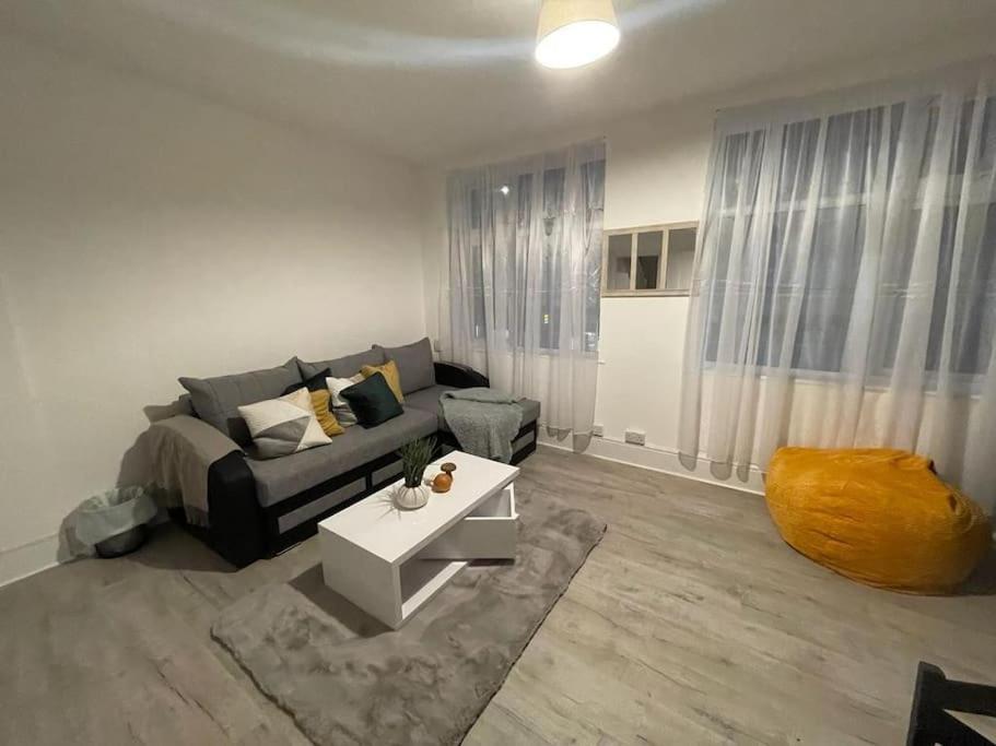 Spacious 2 Bedroom On Tower Bridge Londyn Zewnętrze zdjęcie